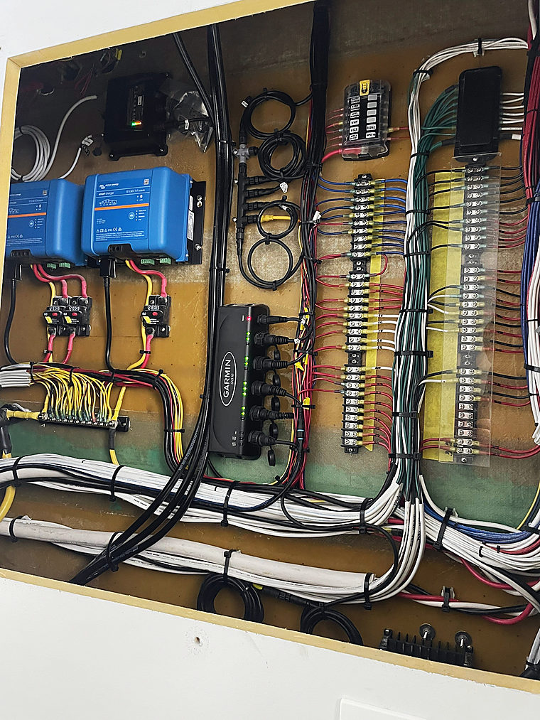 Wiring: a job by Evolution Marine Electronics